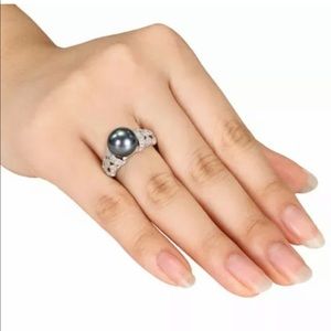 Beautiful Round Cut Black Pearl Silver Ring